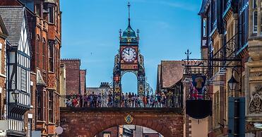 The Gathering Chester 1 Sleeps 14 Very Close to City Centre