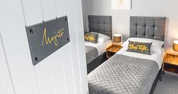 The Gathering Chester 1 Sleeps 14 Very Close to City Centre