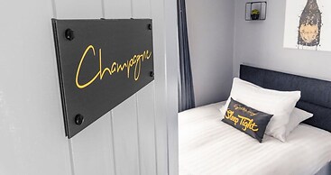 The Gathering Chester 1 Sleeps 14 Very Close to City Centre