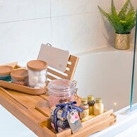 The Gathering Chester 1 Sleeps 14 Very Close to City Centre