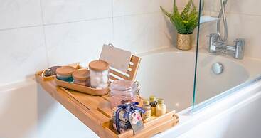 The Gathering Chester 1 Sleeps 14 Very Close to City Centre