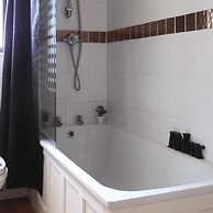 Lion House Chester - Very Near Zoo Ideal for Families