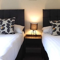 Lion House Chester - Very Near Zoo Ideal for Families