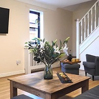 Lion House Chester - Very Near Zoo Ideal for Families