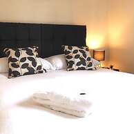 Lion House Chester - Very Near Zoo Ideal for Families