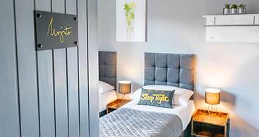 The Gathering Chester 2 Sleeps 14 Very Close to City Centre