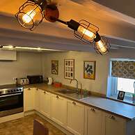 The North Wales Gathering - Hot Tub Sleeps Up 16