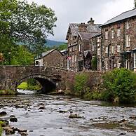 The North Wales Gathering - Hot Tub Sleeps Up 16