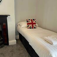 The North Wales Gathering - Hot Tub Sleeps Up 16