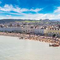 The North Wales Gathering - Hot Tub Sleeps Up 16