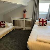 The North Wales Gathering - Hot Tub Sleeps Up 16