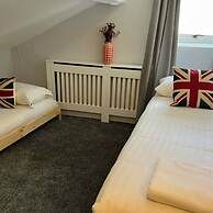 The North Wales Gathering - Hot Tub Sleeps Up 16