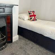 The North Wales Gathering - Hot Tub Sleeps Up 16