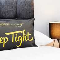 The Gathering Chester 3 Sleeps 14 Very Close to City Centre