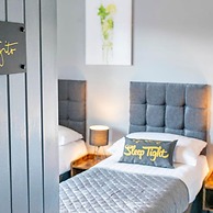 The Gathering Chester 3 Sleeps 14 Very Close to City Centre