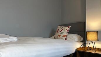 The Deeside - North Wales Sleeps up to 7