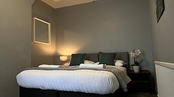 The Deeside - North Wales Sleeps up to 7