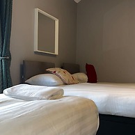 The Deeside - North Wales Sleeps up to 7