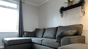 The Deeside - North Wales Sleeps up to 7