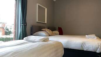 The Deeside - North Wales Sleeps up to 7