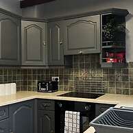 The Deeside - North Wales Sleeps up to 7