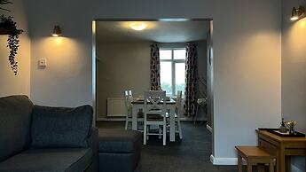 The Deeside - North Wales Sleeps up to 7