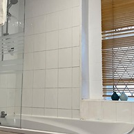 The Deeside - North Wales Sleeps up to 7