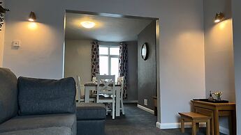 The Deeside - North Wales Sleeps up to 7