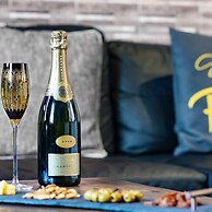 The Gathering Chester 4 Sleeps 14 Very Close to City Centre