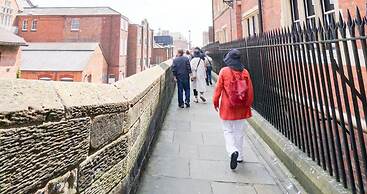 The Gathering Chester 4 Sleeps 14 Very Close to City Centre