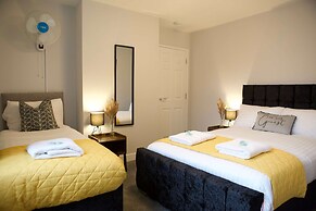 The Lower Gathering - Sale - Sleeps Up To 13