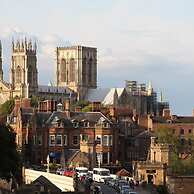 The Gillygate Gathering - Sleeps Up To 16 York City Centre