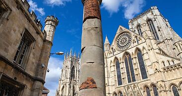 The Gillygate Gathering - Sleeps Up To 16 York City Centre