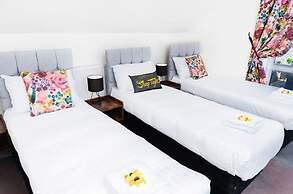 The Gillygate Gathering - Sleeps Up To 16 York City Centre