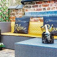 The Gillygate Gathering - Sleeps Up To 16 York City Centre