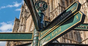 The Gillygate Gathering - Sleeps Up To 16 York City Centre