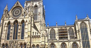 The Gillygate Gathering - Sleeps Up To 16 York City Centre