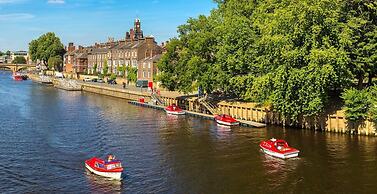 The Gillygate Gathering - Sleeps Up To 16 York City Centre