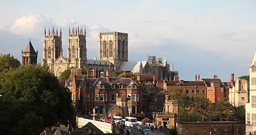 The Clifford Gathering - Sleeps Up To 10 York