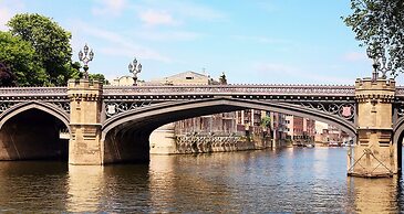 The Clifford Gathering - Sleeps Up To 10 York