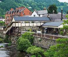 The Lower Gathering - Wrexham Town Centre - Sleeps Up To 10