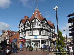 The Lower Gathering - Wrexham Town Centre - Sleeps Up To 10