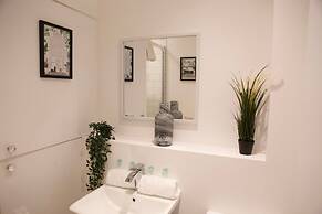 The Sailing Club - 6 Bedroom Hot Tub Town Centre