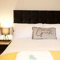 The Sailing Club - 6 Bedroom Hot Tub Town Centre