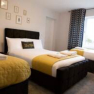 The Sailing Club - 6 Bedroom Hot Tub Town Centre