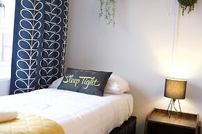 The Sailing Club - 6 Bedroom Hot Tub Town Centre