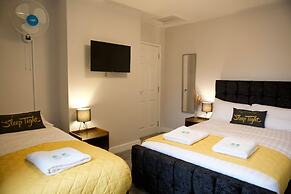 The Sailing Club - 6 Bedroom Hot Tub Town Centre