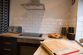 The Sailing Club - 6 Bedroom Hot Tub Town Centre