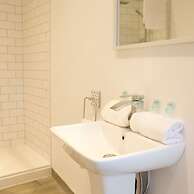 The Sailing Club - 6 Bedroom Hot Tub Town Centre