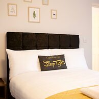 The Sailing Club - 6 Bedroom Hot Tub Town Centre